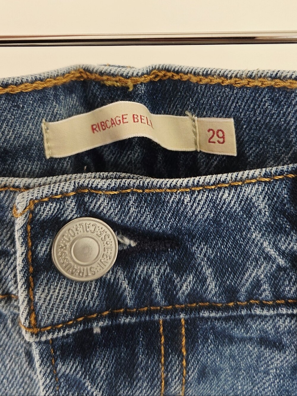Levi's Ribcage Bell Women's Jeans Medium Wash Size 29 - Picture 4 of 7